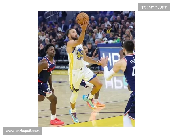 勇士季前赛首战惜败快船 库里缺阵新人闪光球队磨合仍待提升